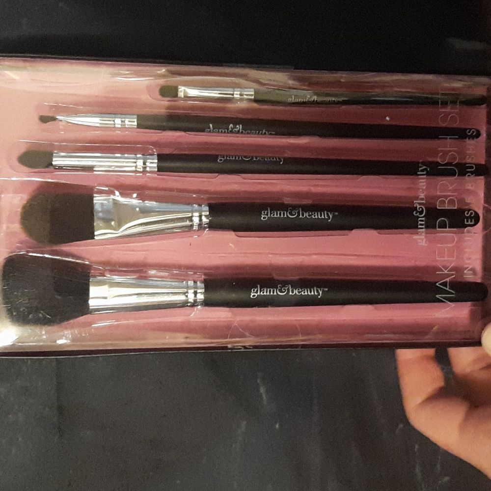 NIB Glam & Beauty 5 piece set make up brushes